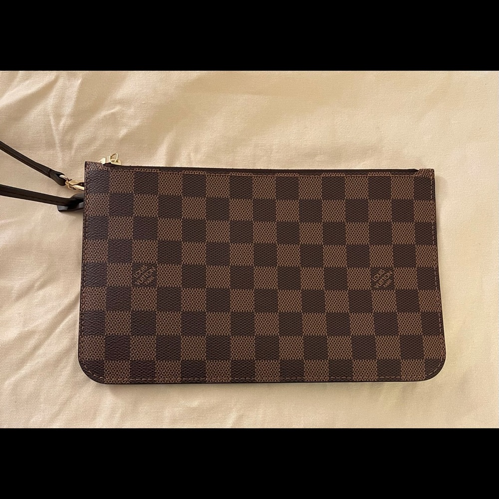 Louis Vuitton neverfull wristlet